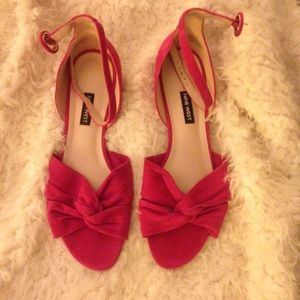 Nine West Suede Demi Wedge Size 9 in Fuchsia